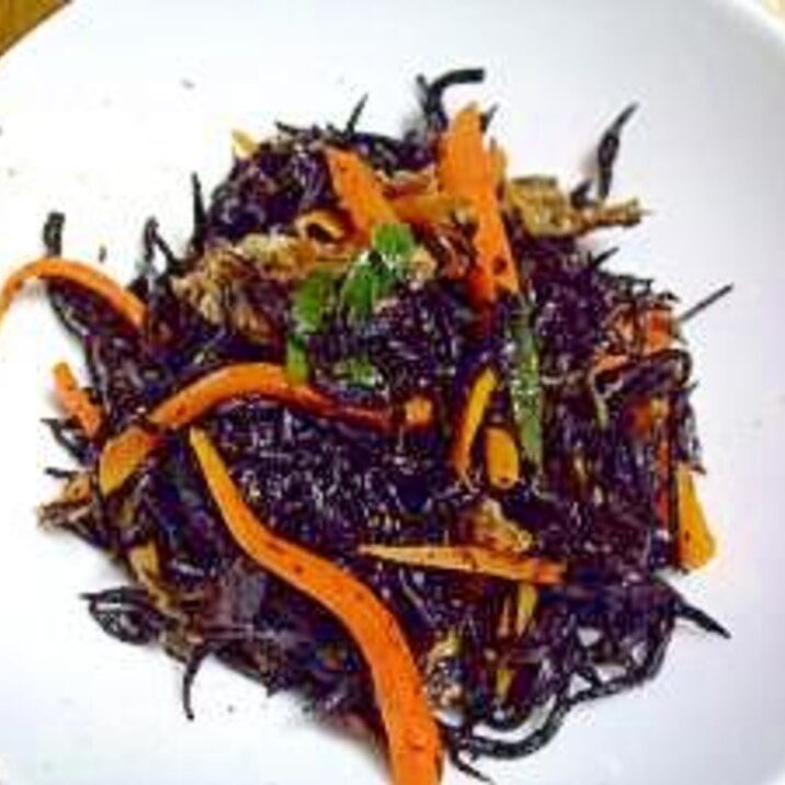 短時間で!無水鍋で作る ゴマ風味のヒジキ煮